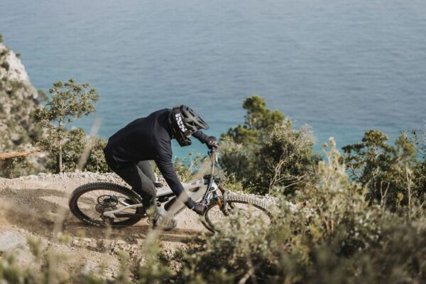 24-merida-e-mountainbikes-e160-cf-gallery-03_jpg_800x800.jpg