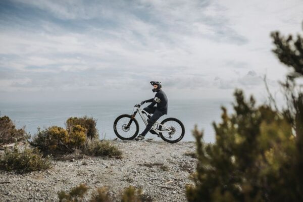 24-merida-e-mountainbikes-e160-cf-gallery-04_jpg_800x800.jpg